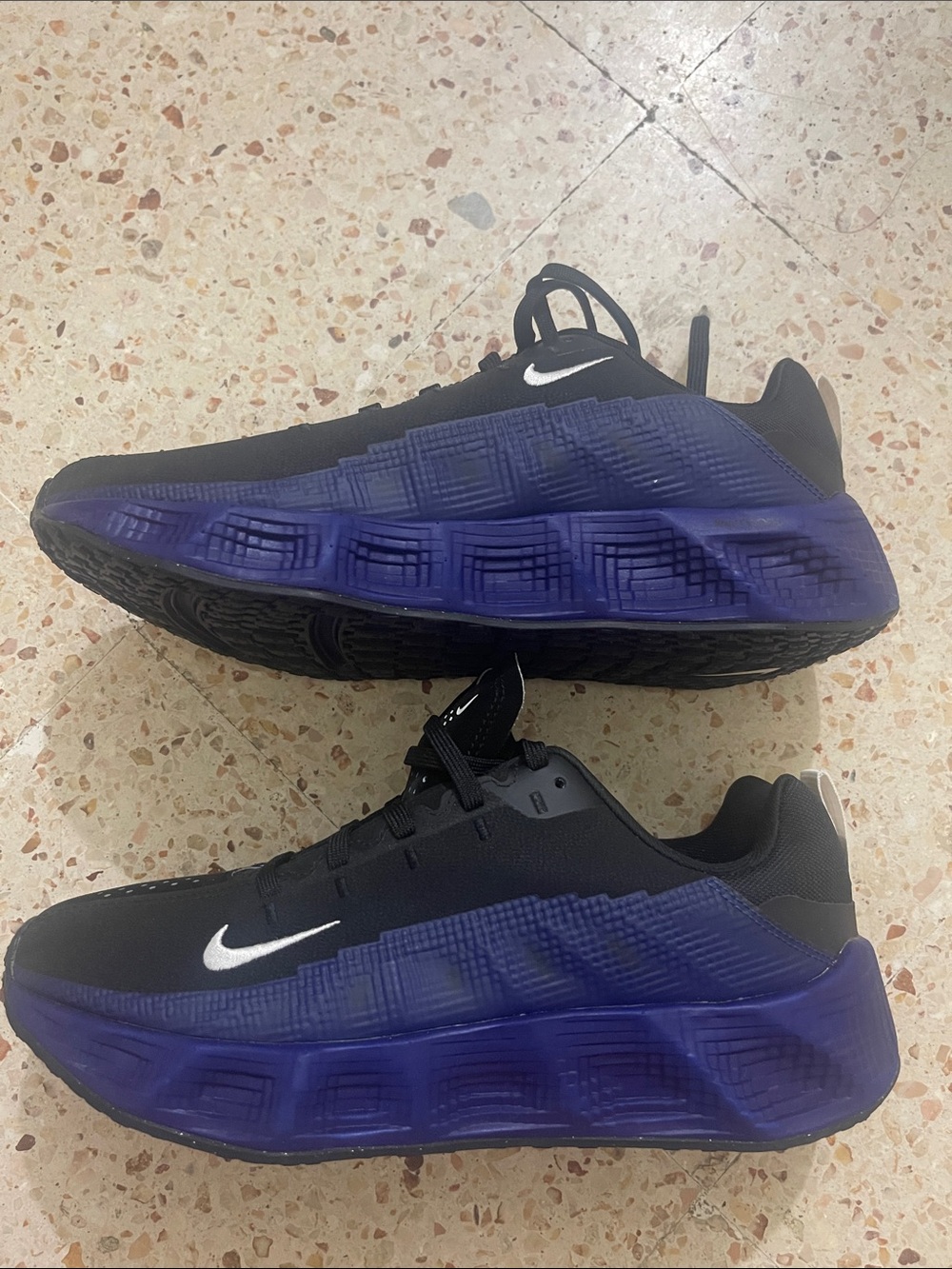 Nike Men's Black & Purple Training Sneakers